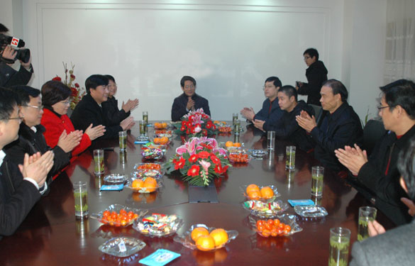 溧陽(yáng)市委書記韓立明、市長(zhǎng)盛建良一行來(lái)上上集團(tuán)走訪慰問(wèn)